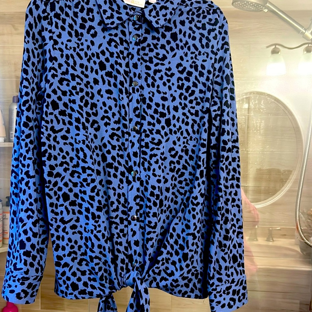Belle by Kim Gravel size small tie front blouse.